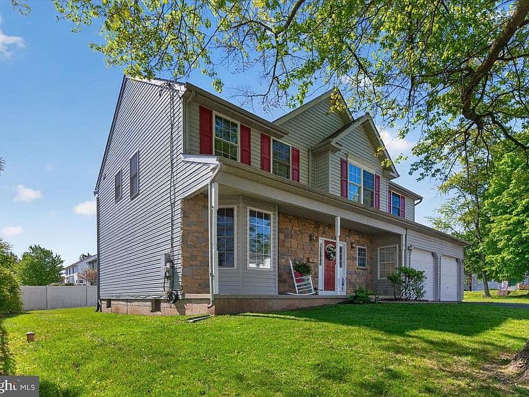 Listing photo 2