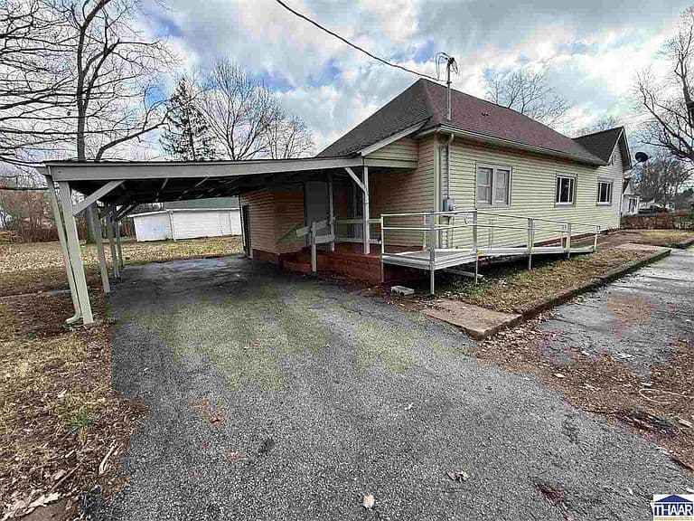 Listing photo 2