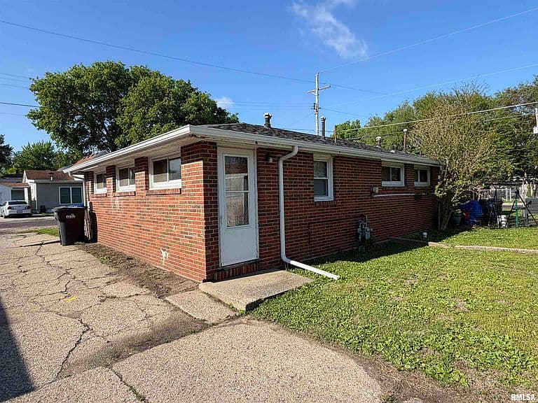 Listing photo 3