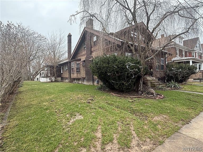 Listing photo 3
