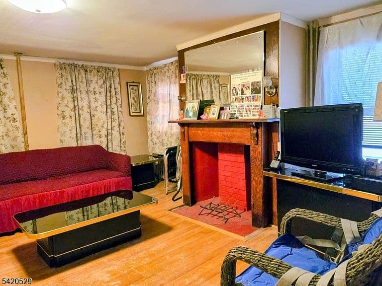 Listing photo 3