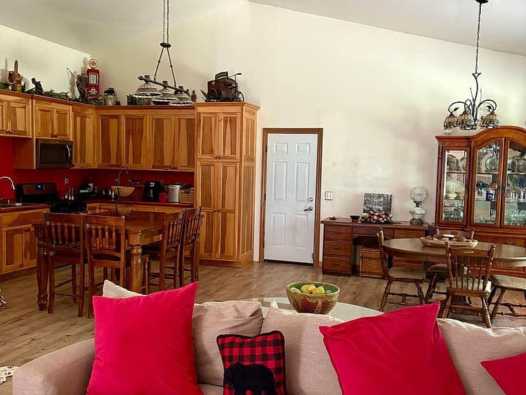 Listing photo 5