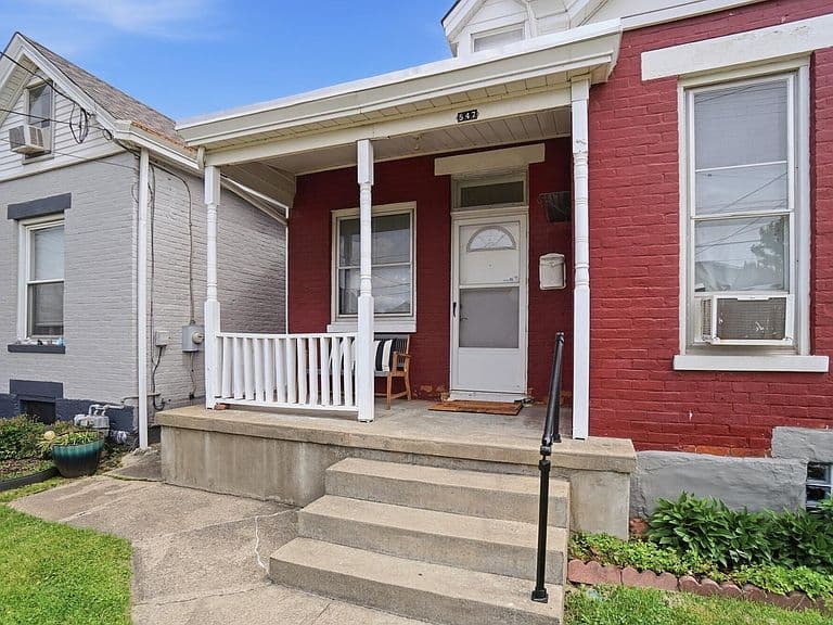 Listing photo 2
