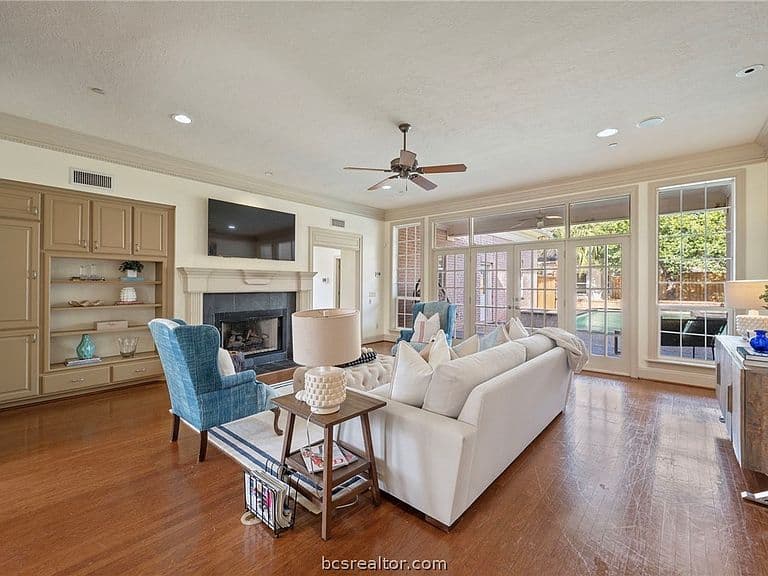 Listing photo 5