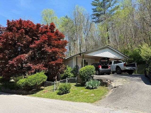 Listing photo 4