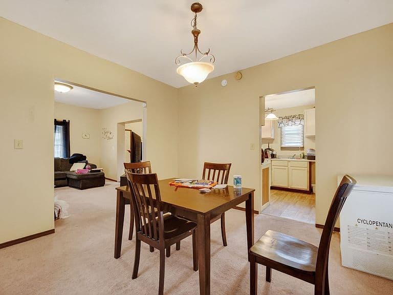 Listing photo 5