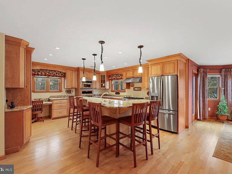 Listing photo 4