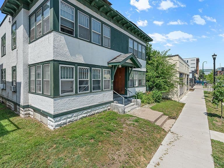 Listing photo 3
