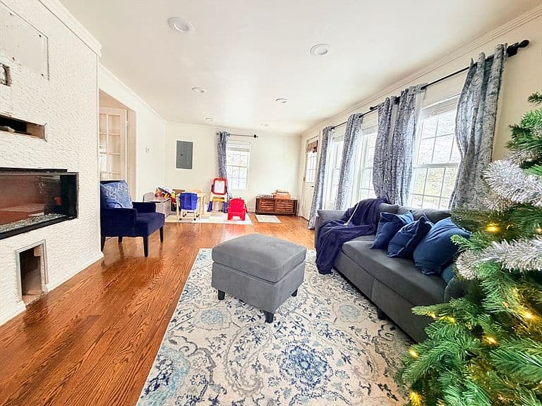 Listing photo 4
