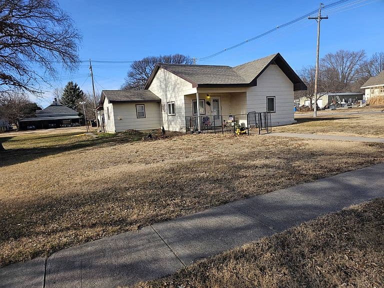 Listing photo 2