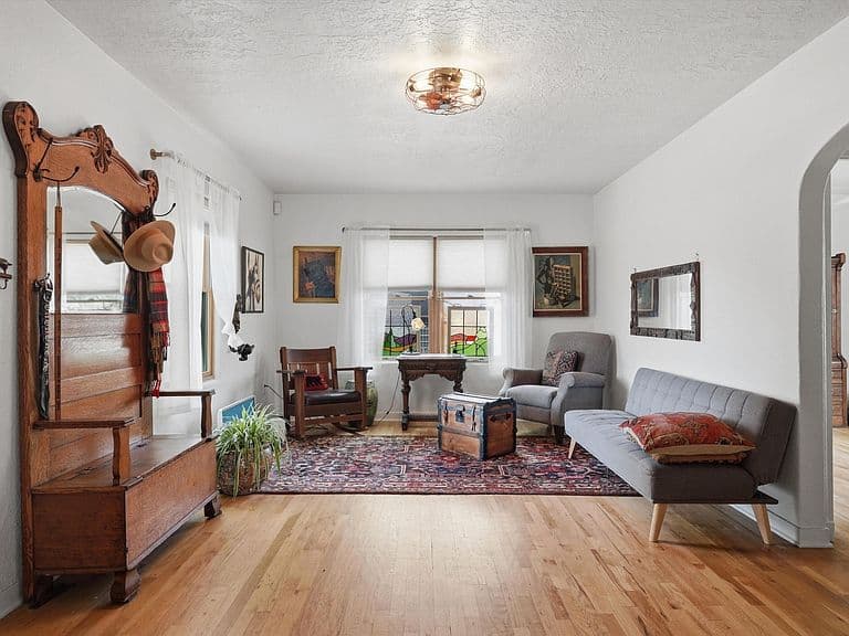 Listing photo 2