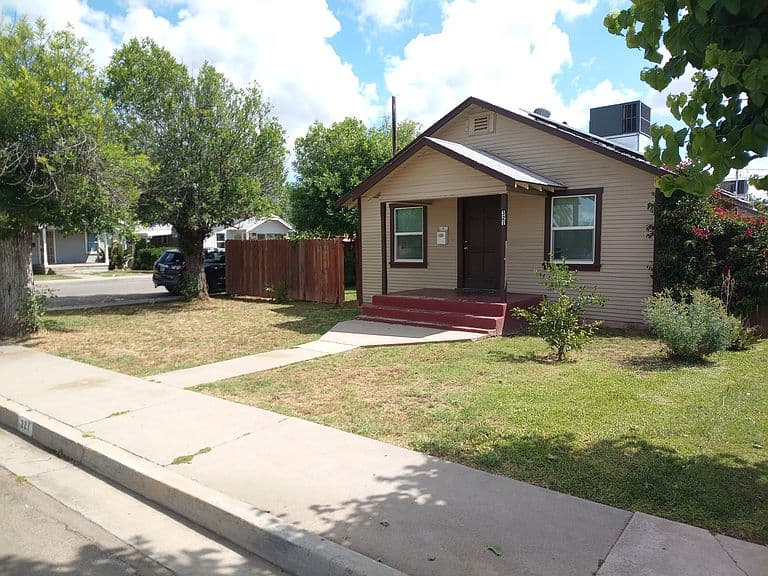 Listing photo 2