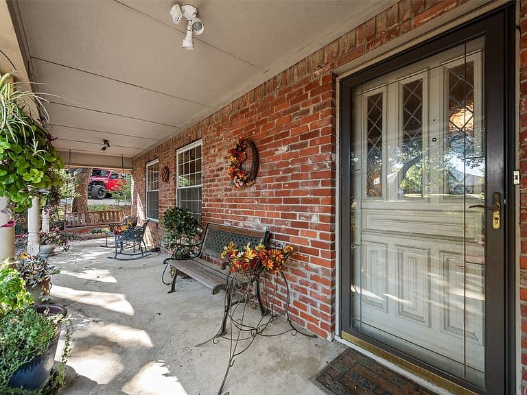 Listing photo 5