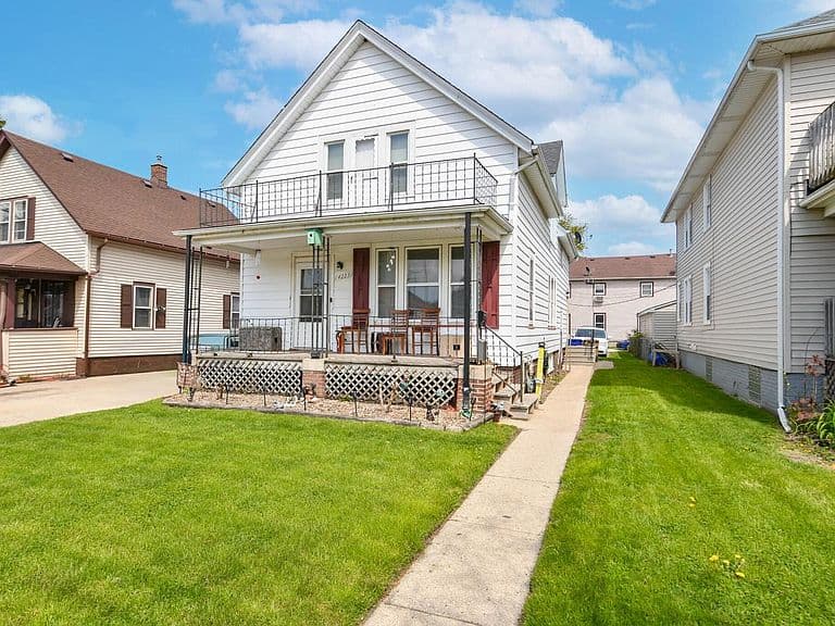 Listing photo 2