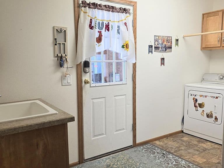 Listing photo 5