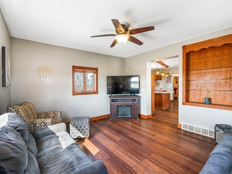 Listing photo 5