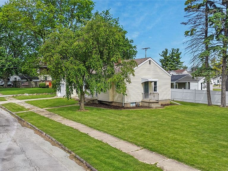 Listing photo 5