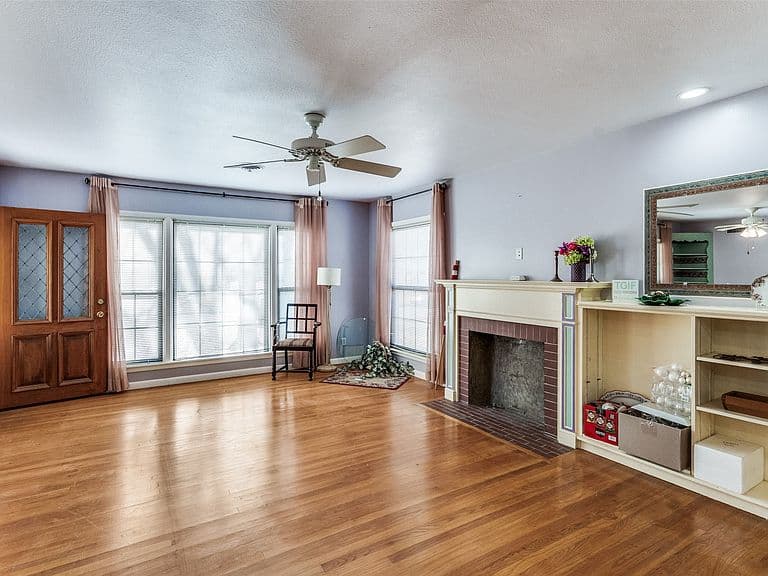 Listing photo 3