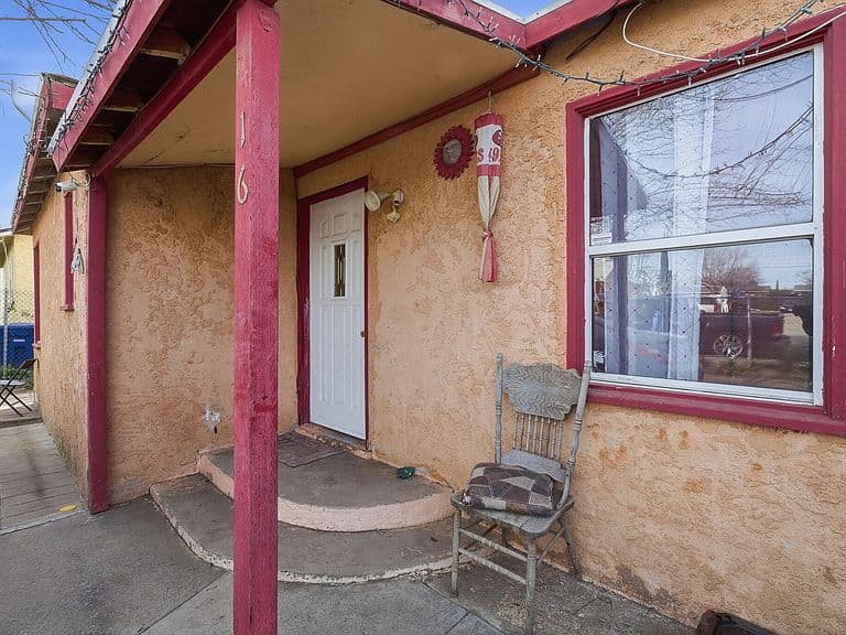Listing photo 2