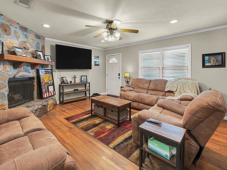 Listing photo 4