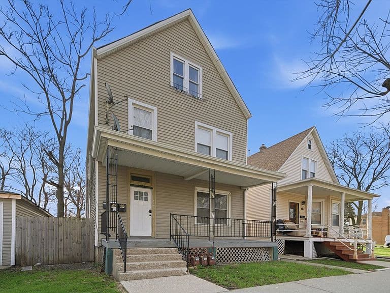Listing photo 2