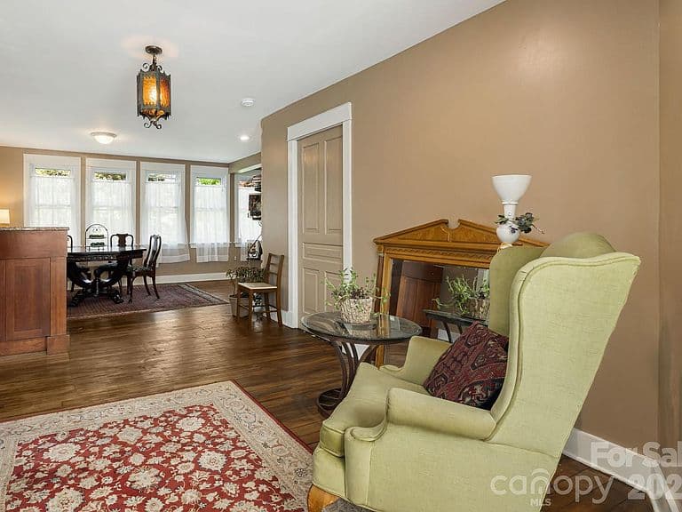 Listing photo 5