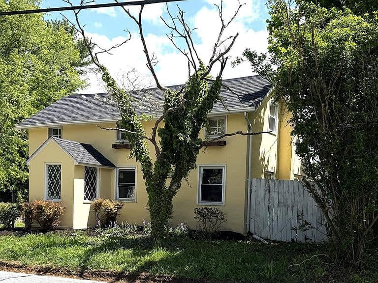 Listing photo 2