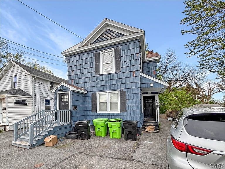 Listing photo 2