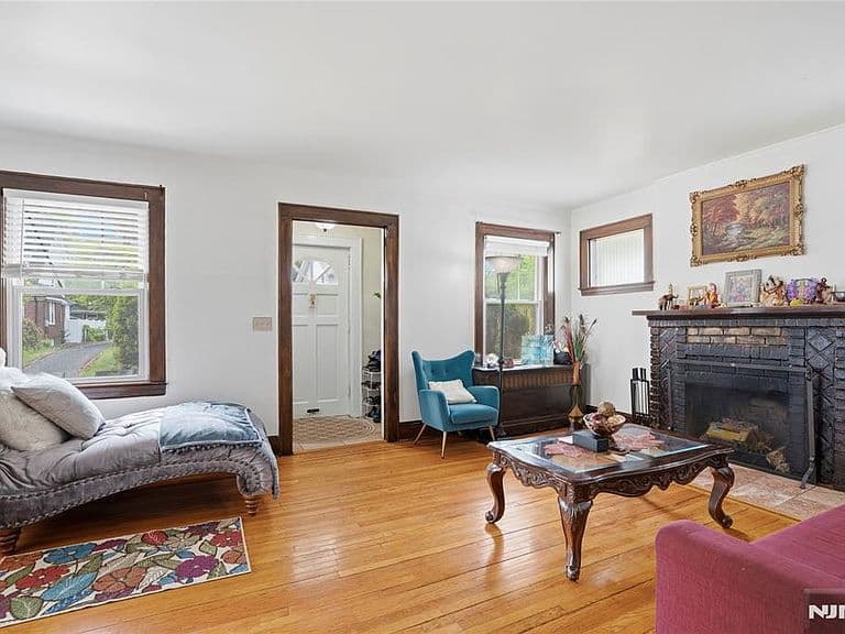 Listing photo 4