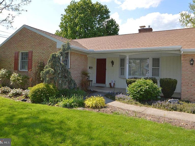 Listing photo 2