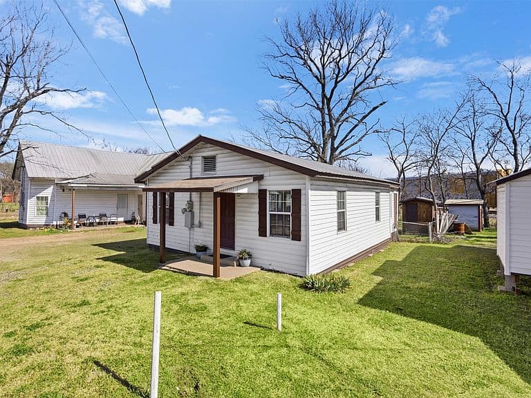 Listing photo 4