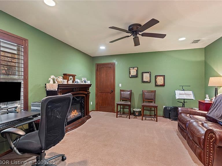 Listing photo 4
