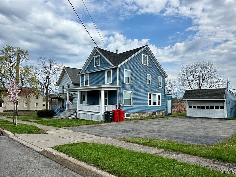 Listing photo 2