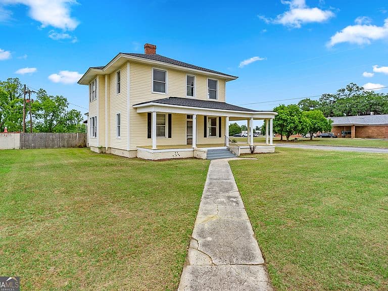 Listing photo 2