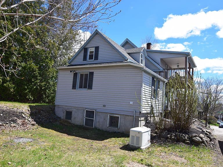Listing photo 5