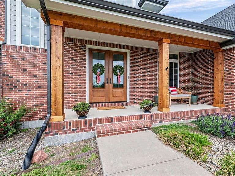 Listing photo 2