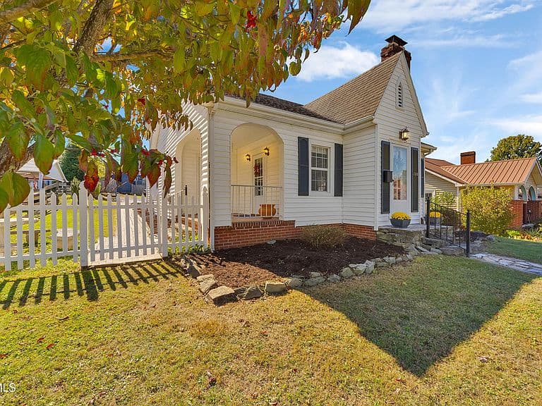 Listing photo 3