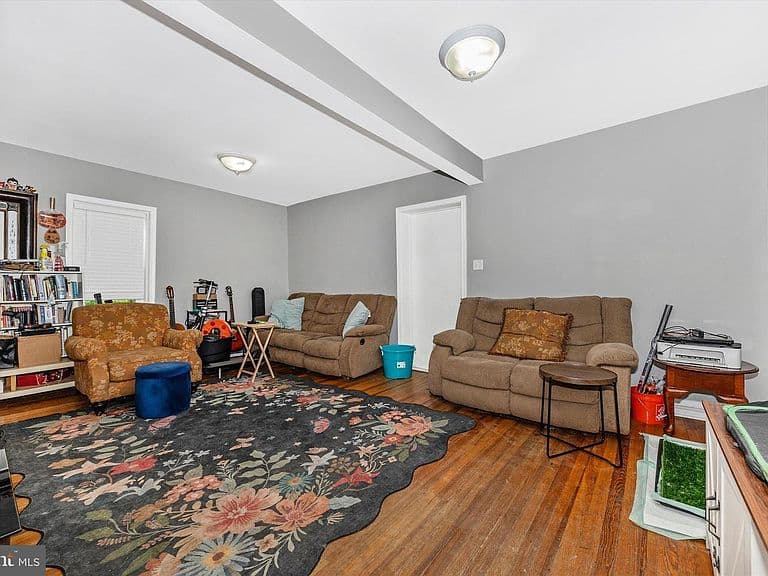 Listing photo 3