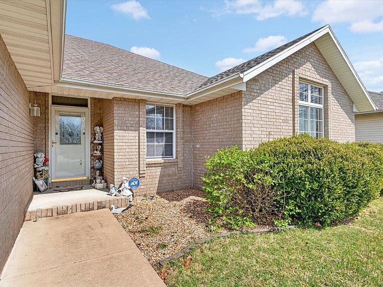 Listing photo 4