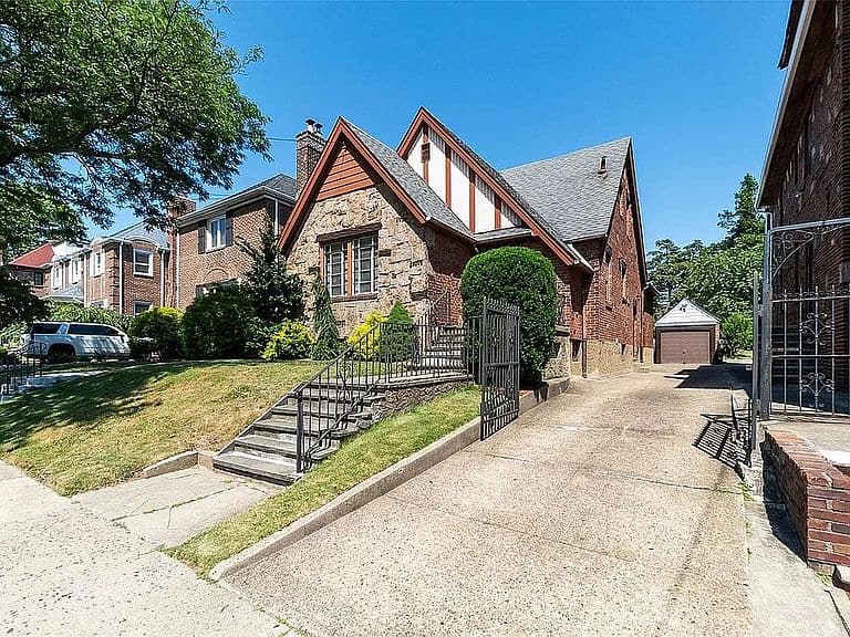 Listing photo 2