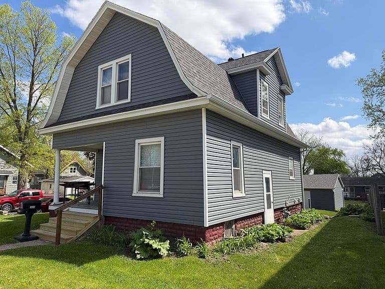 Listing photo 2