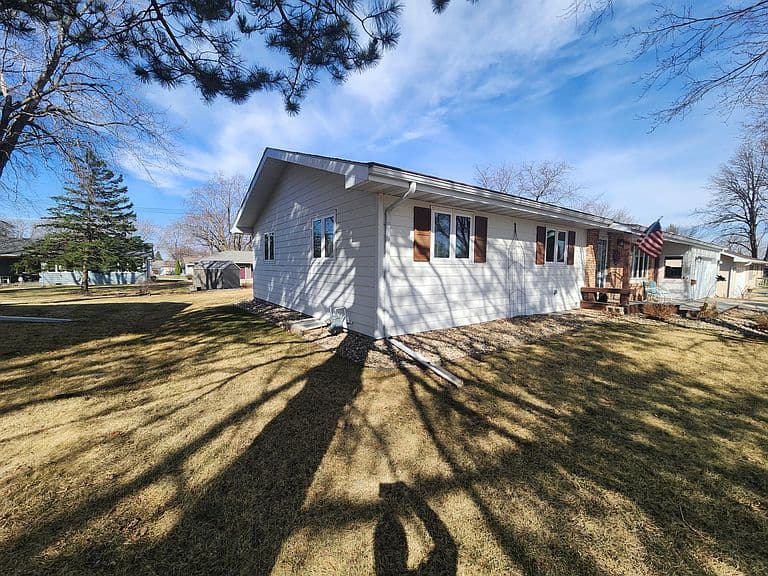 Listing photo 4