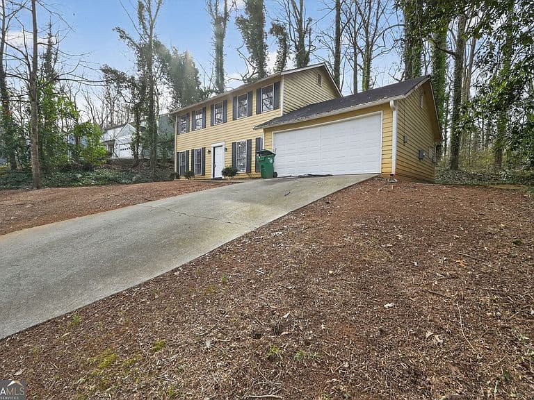 Listing photo 2