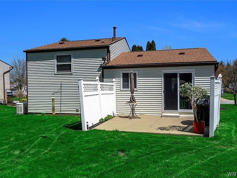 Listing photo 4