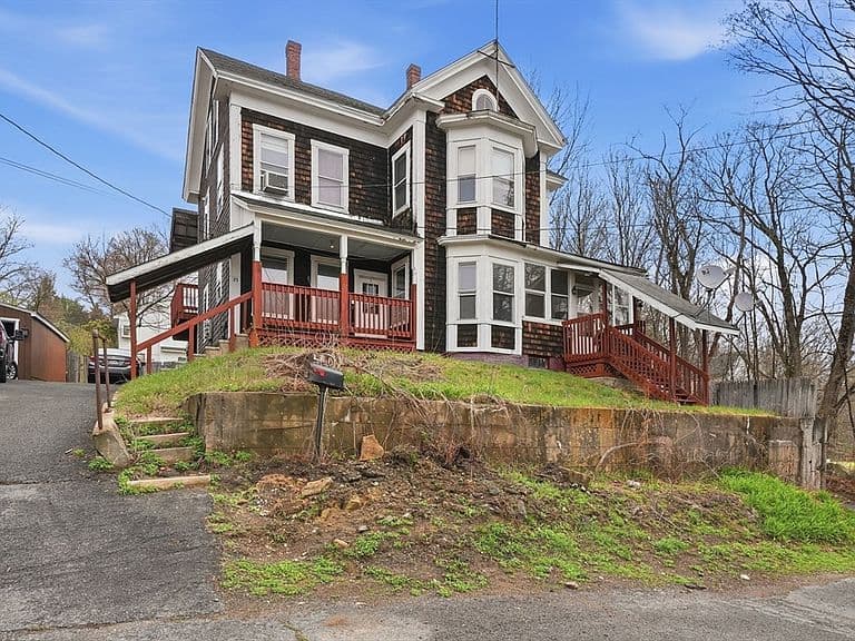 Listing photo 3