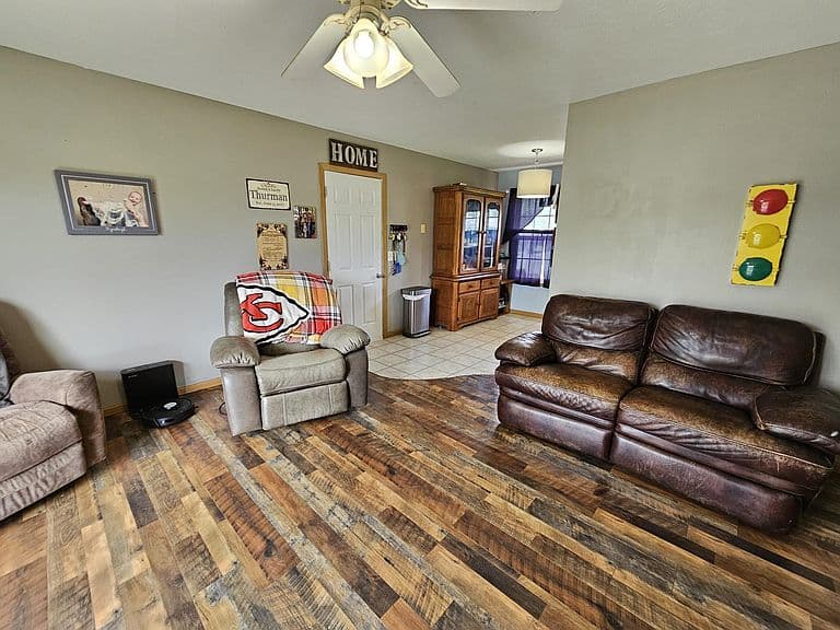 Listing photo 5