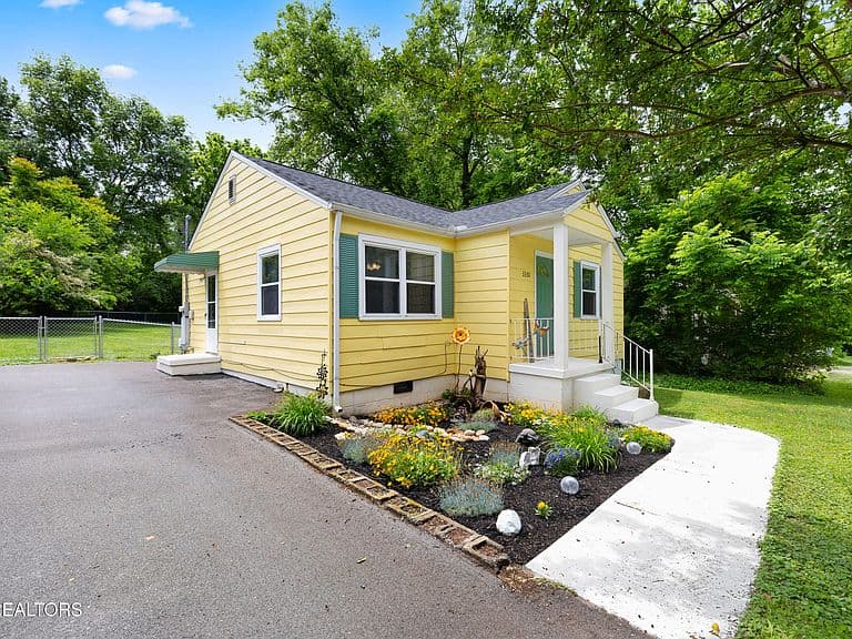 Listing photo 2