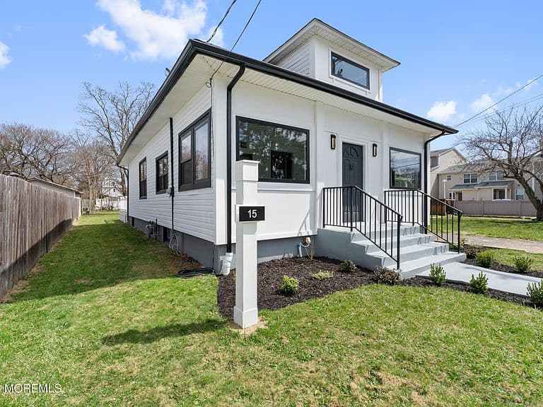 Listing photo 2