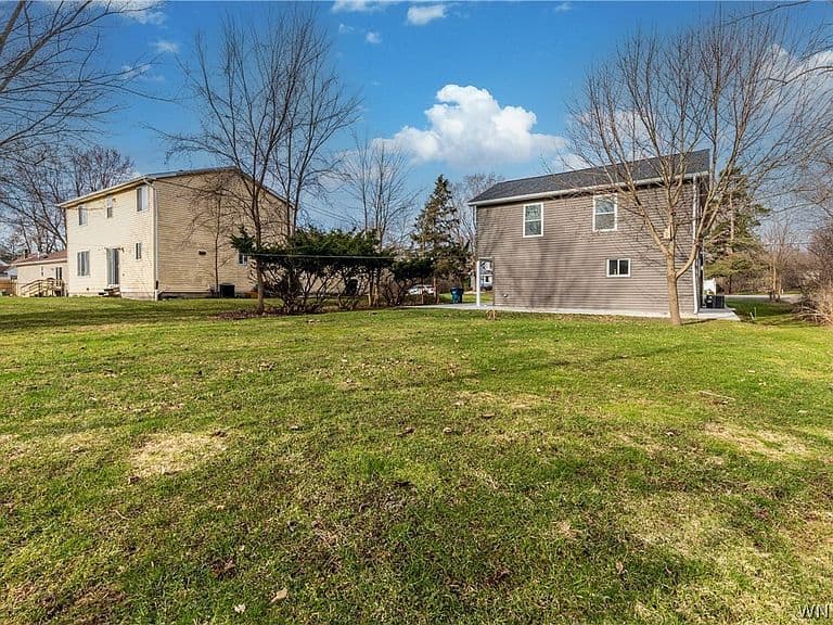 Listing photo 5