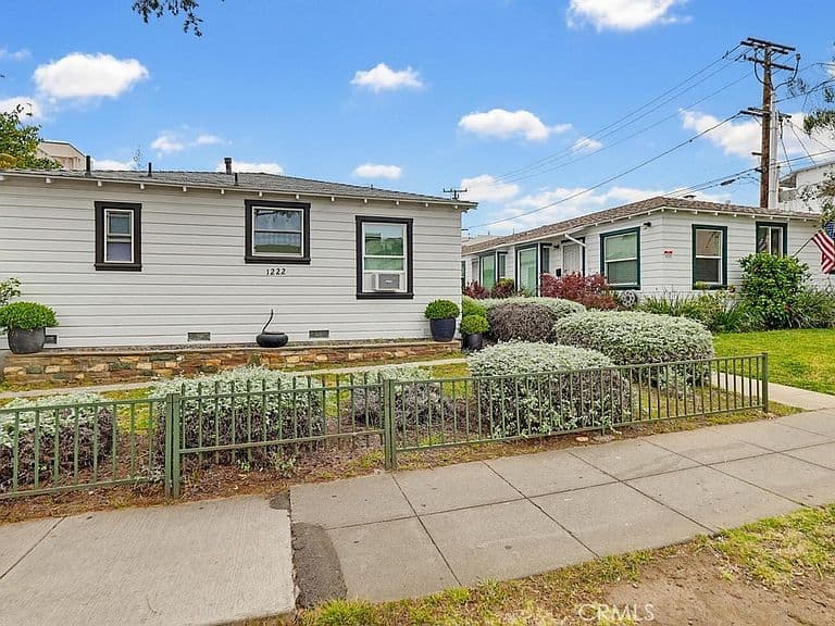 Listing photo 5
